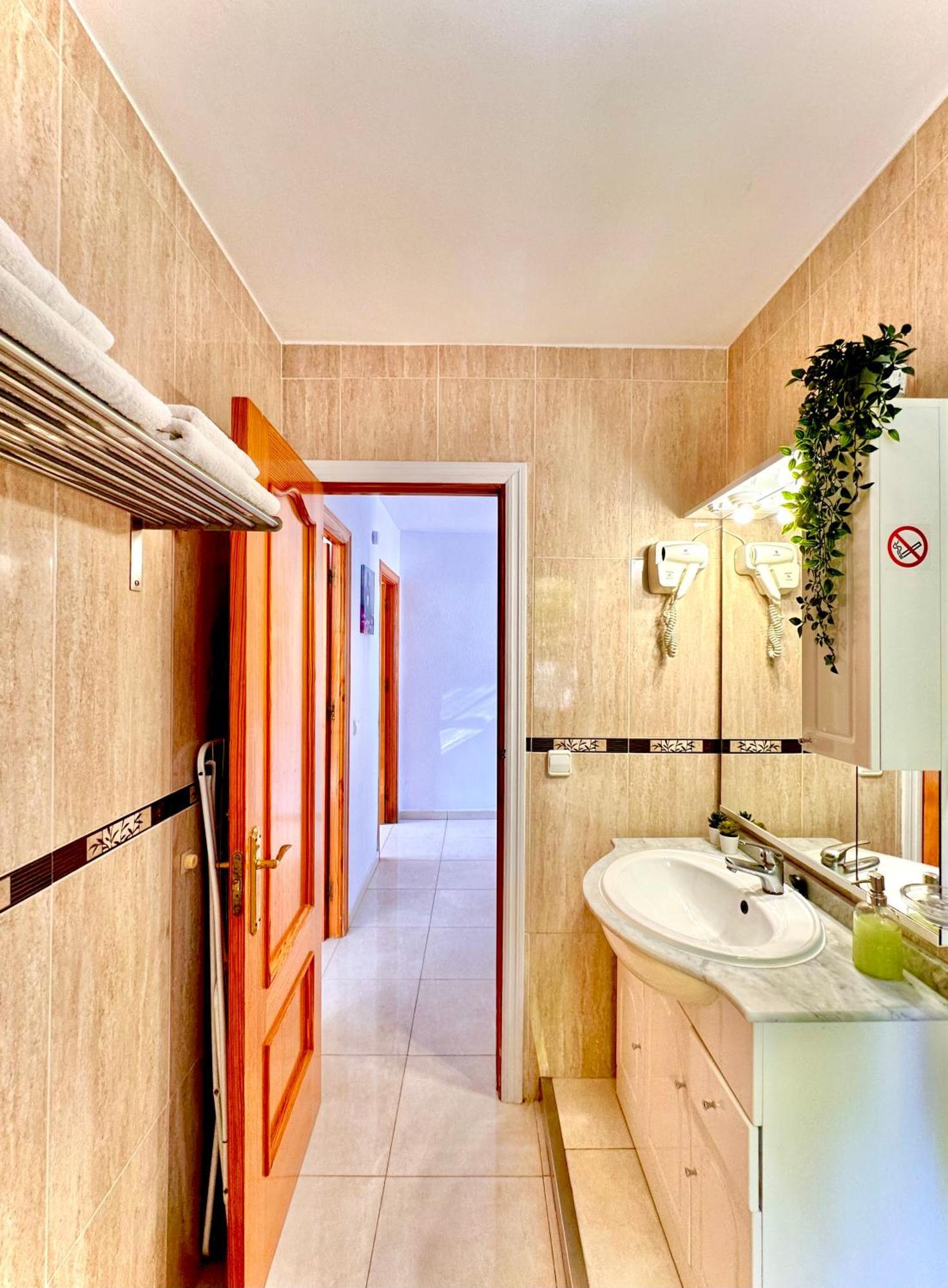 Apartamentos J&K Torremolinos Bagian luar foto