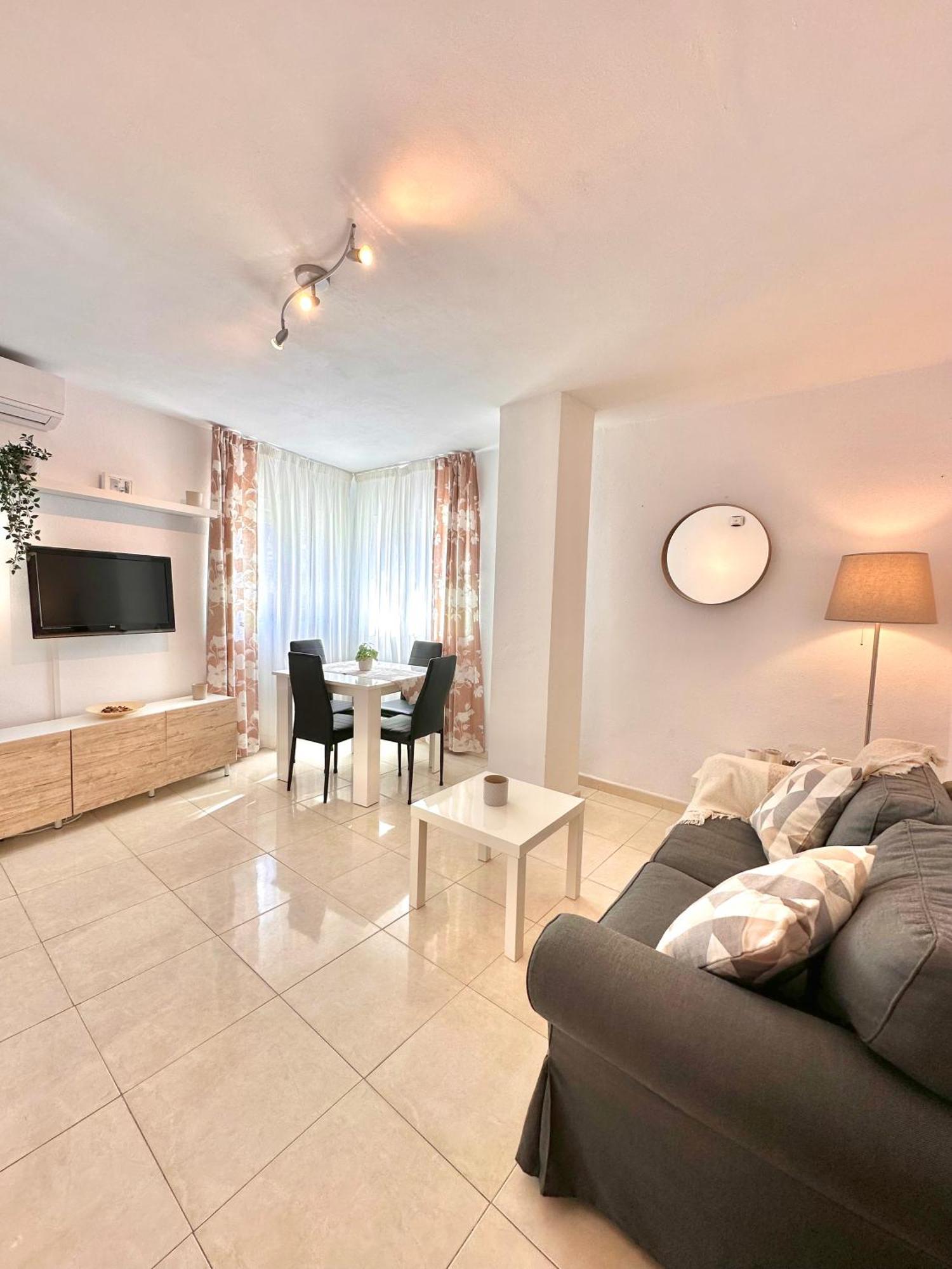 Apartamentos J&K Torremolinos Bagian luar foto