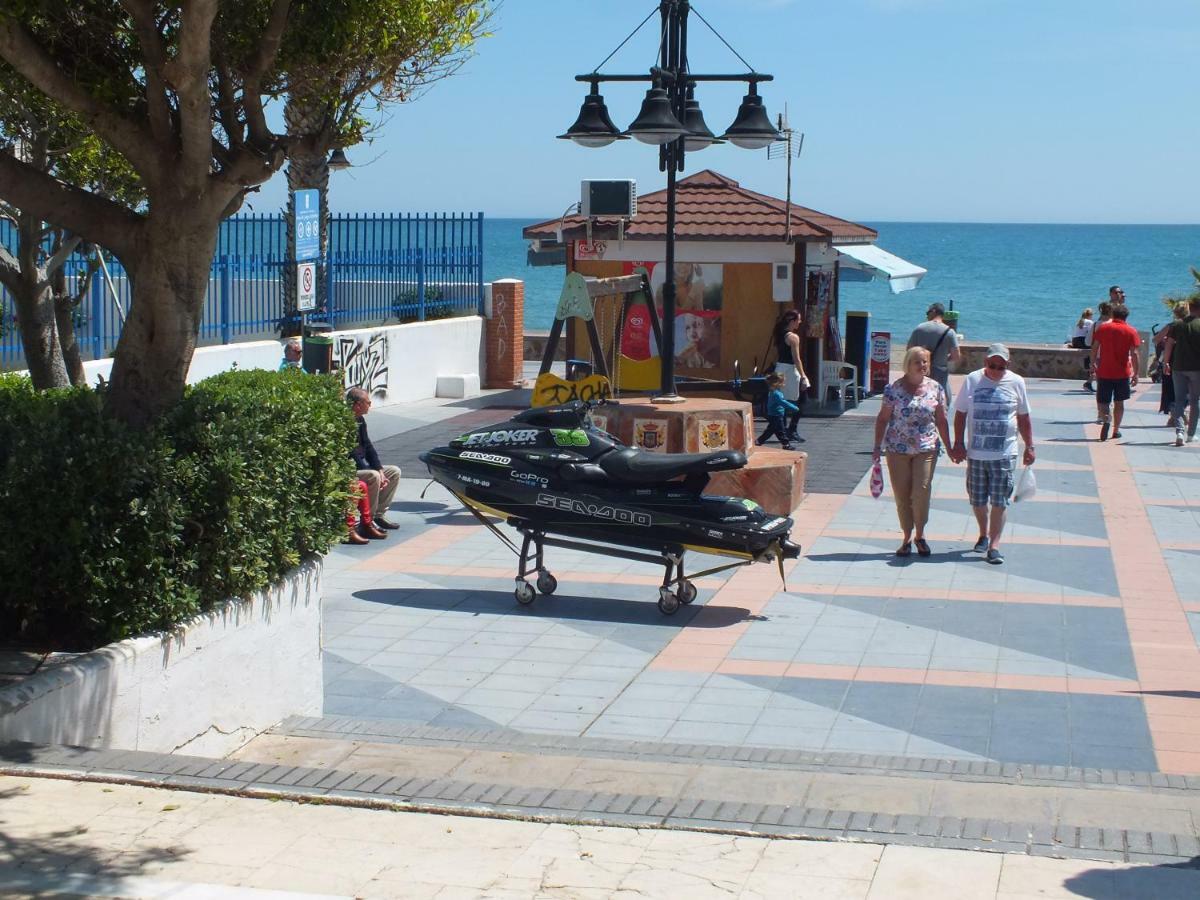 Apartamentos J&K Torremolinos Bagian luar foto